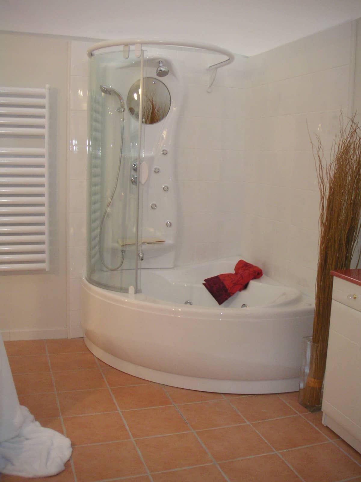 Conception d'une salle de bain avec combiné baignoire douche à Montluçon