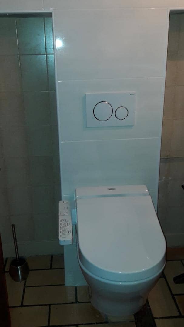 Installation de sanitaire avec WC intégrée ou non